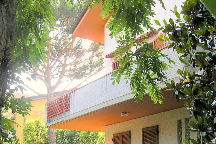 Отель Holiday Home Cinquale Sopra Cinquale Montignoso