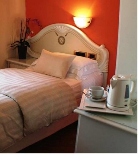 Отель Hotel Continental - TonelliHotels