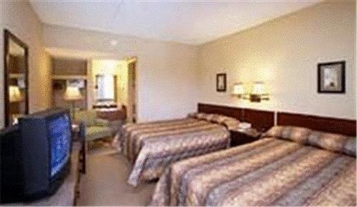 Отель Langley Hwy Hotel (formerly Travelodge Langley)