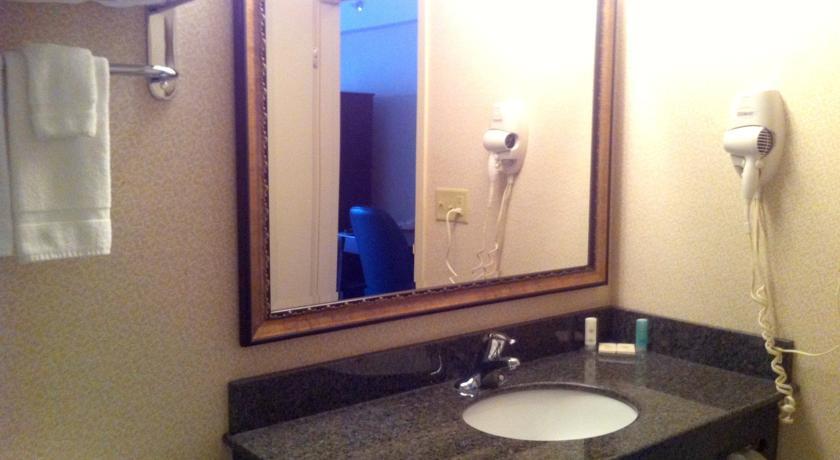 Отель Comfort Inn Mississauga
