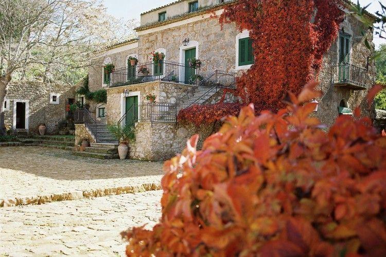 Отель Holiday Home La Masseria Enna