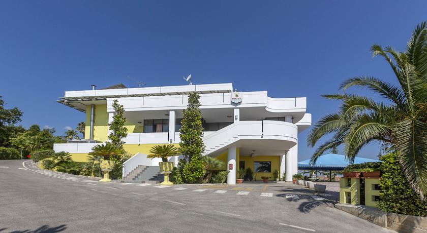 Отель Hotel Ermocolle