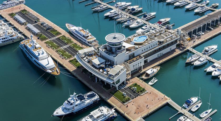 Отель Yacht Club Marina Di Loano