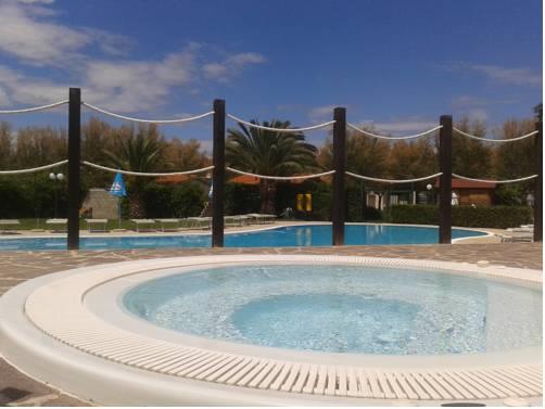Отель Villaggio Camping Costa Verde