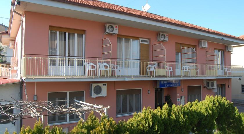Отель Hotel Aurora