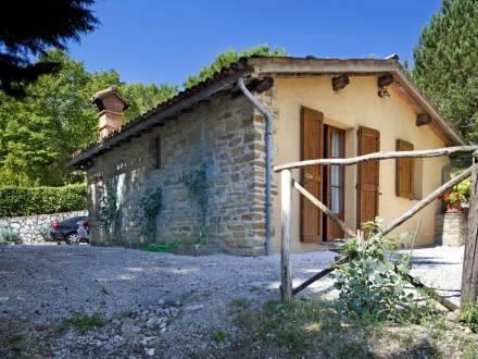 Отель Holiday Home Il Giglio Gubbio