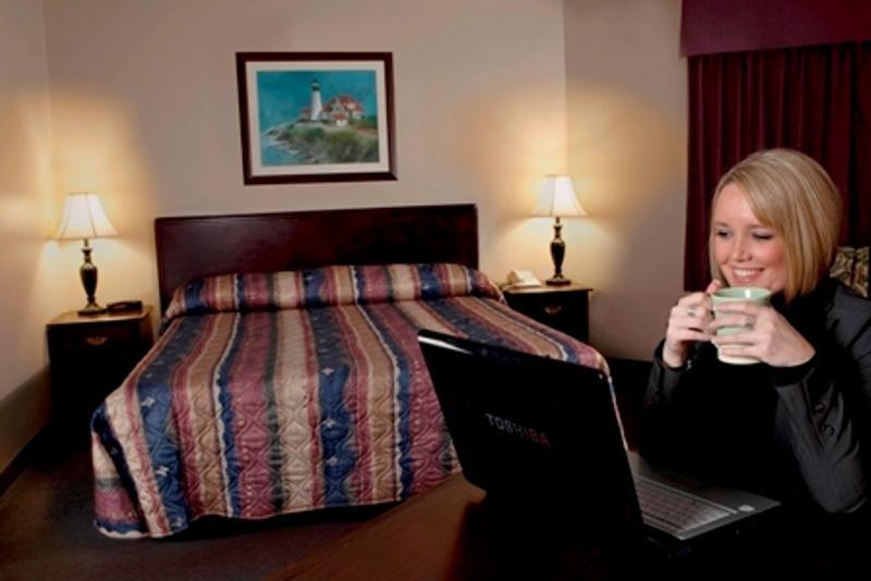 Отель Coastal Inn Dartmouth