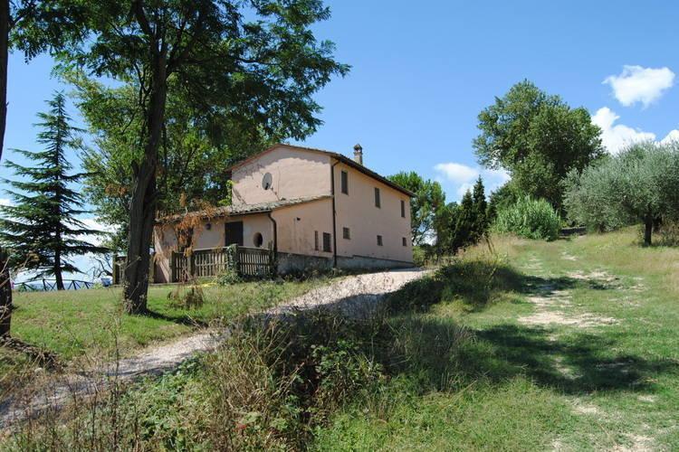 Отель Holiday Home Casolare Due Todi