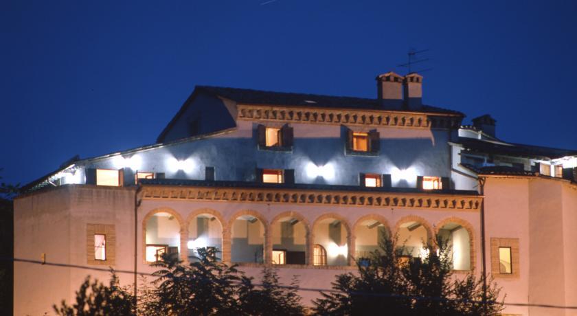 Отель Il Castello Di Rosceto