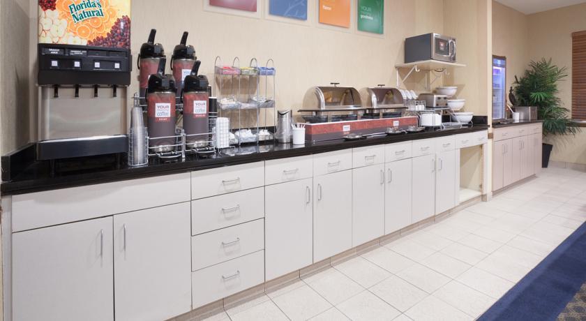 Отель Comfort Suites University