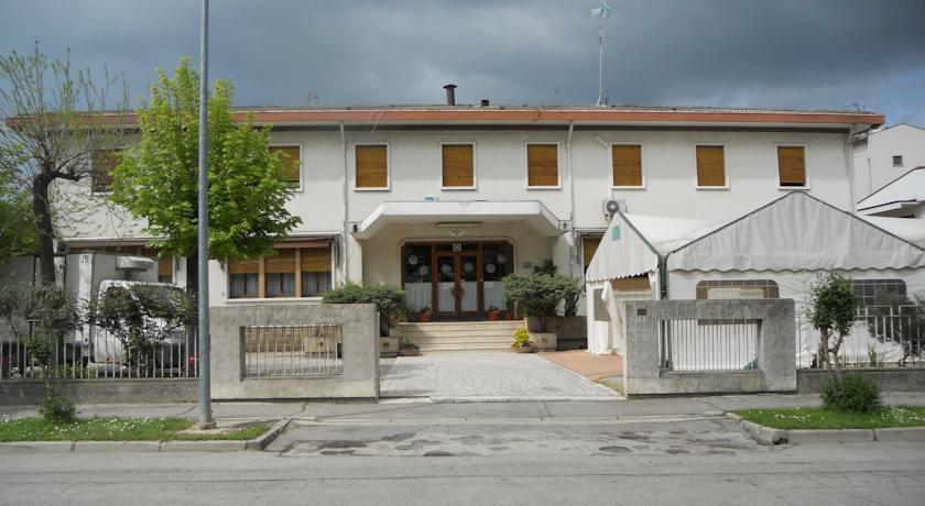 Отель Hotel Cauccio