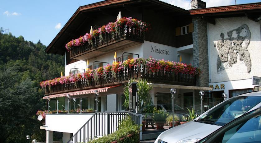 Отель Gasthof Majestic