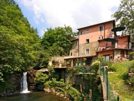 Апартаменты Apartment Giallo Loro Ciuffenna