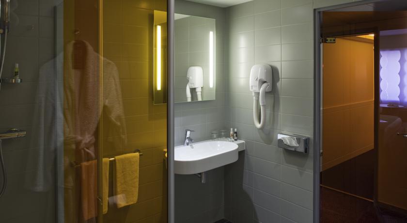 Отель Mercure Paris La Défense Parc