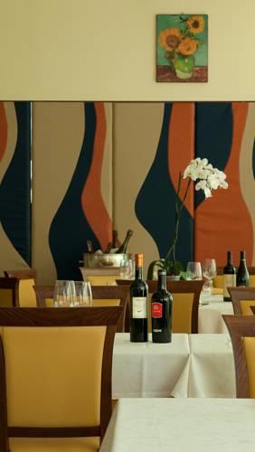 Отель Hotel Select