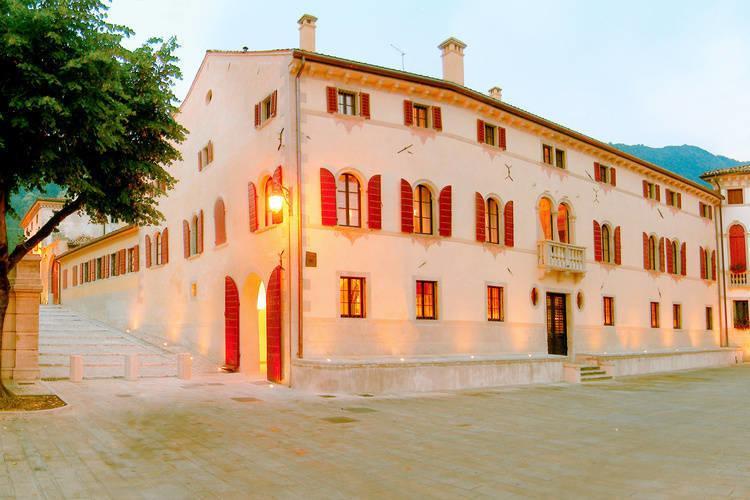 Отель Holiday Home Castello Cison Cinqueduesette Cison Di Valmarino