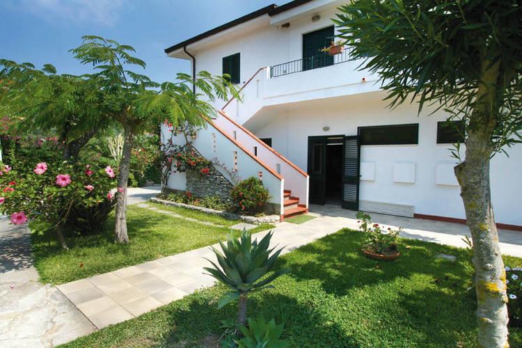 Апартаменты Holiday Home Gattotrilo San Nicola' Di Ricadi