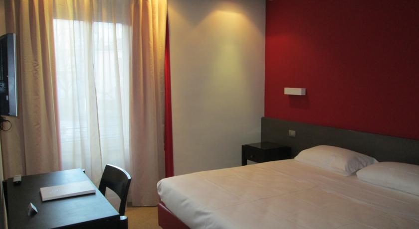 Отель Hotel Valeria