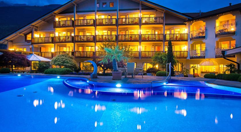 Отель Hotel Paradies