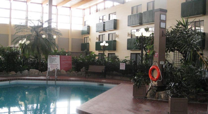 Отель Red Deer Lodge