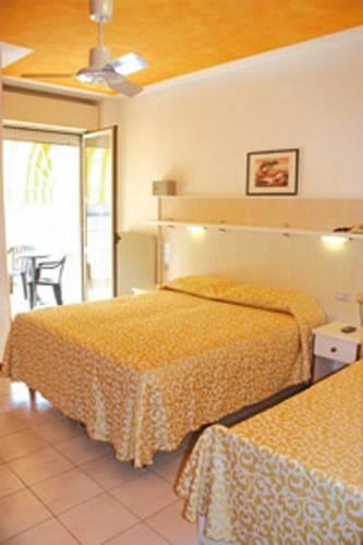 Отель Hotel Paron