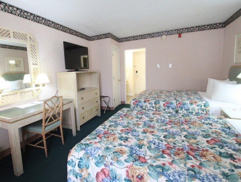 Отель Fireside Inn & Suites Auburn