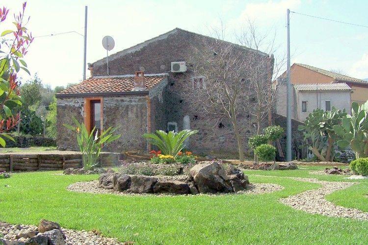 Отель Holiday Home Vulcano Castiglione Di Sicilia
