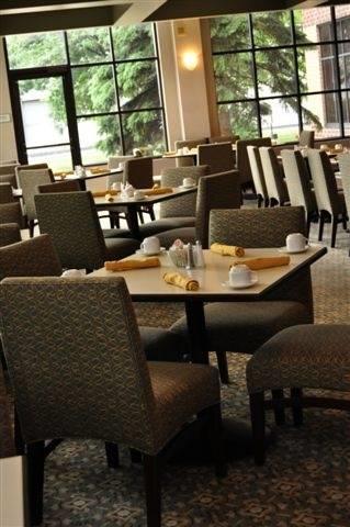 Отель Park Plaza Hotel Bloomington