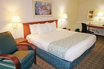 Отель La Quinta Norfolk Hampton