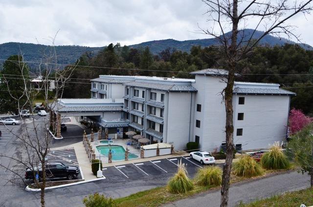 Отель Yosemite Southgate Hotel & Suites