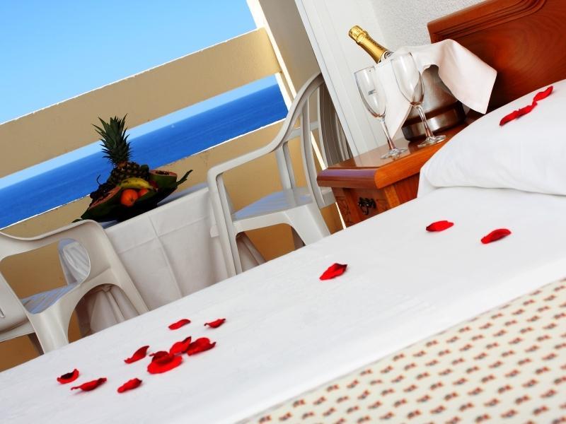 Отель Valentin Reina Paguera Hotel