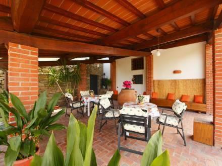 Отель Apartment Il Granaio Loro Ciuffenna