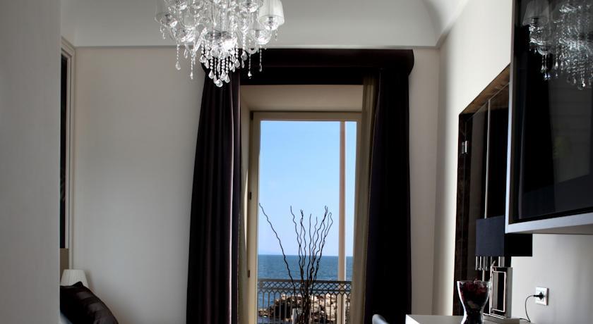 Отель Partenope Relais