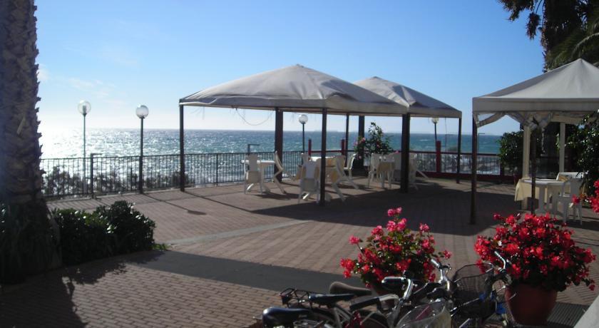 Отель Albergo Ristorante Lucciola