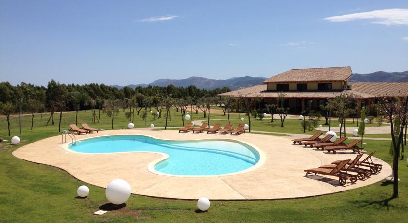 Отель Agriturismo Saludi e Trigu