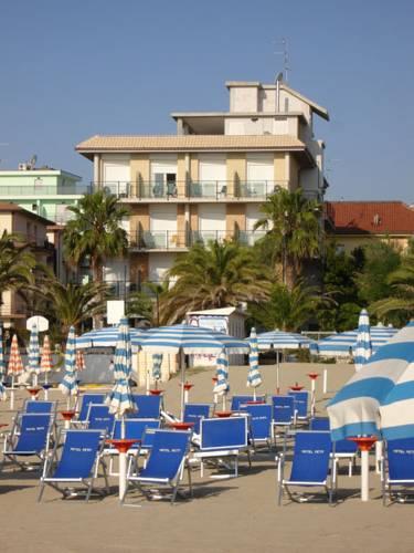 Отель Petit Hotel