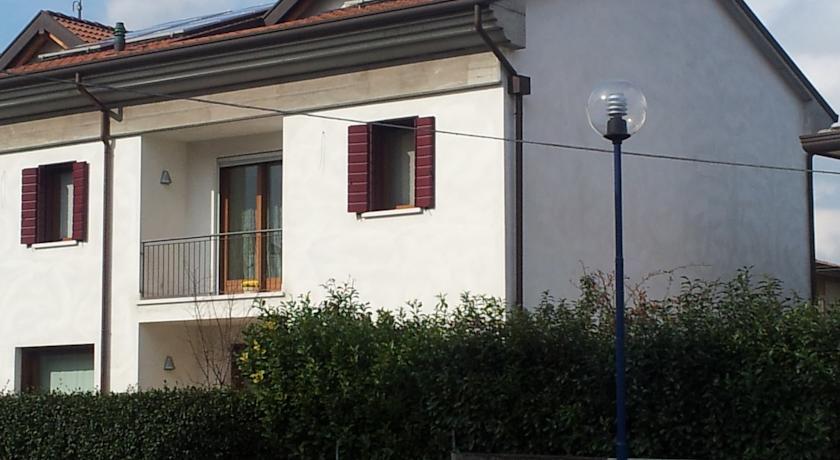 Отель B&B La Chicca