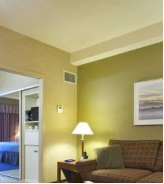 Отель Coast Tsawwassen Inn