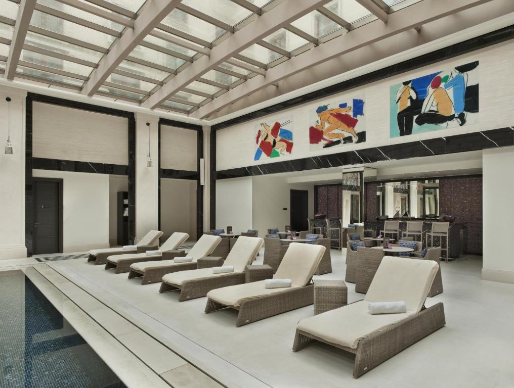 Гостиница Four Seasons Москва