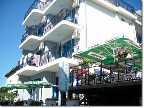 Отель Albatros 2 Family Hotel