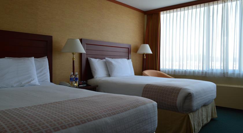 Отель Coast Discovery Inn & Marina