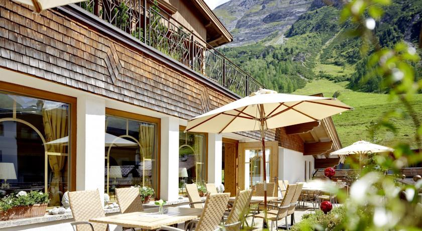 Отель Hotel Berghof Crystal Spa & Sports