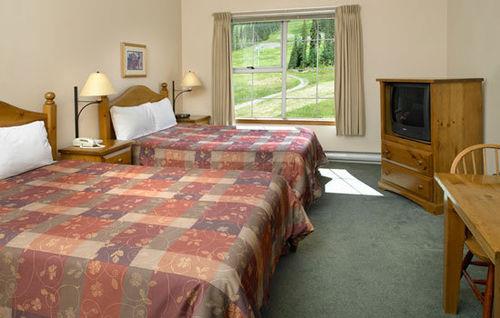Отель Coast Sundance Lodge 