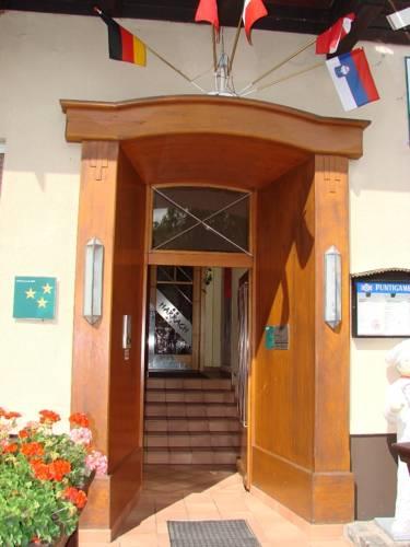 Отель Hotel-Restaurant Harrach