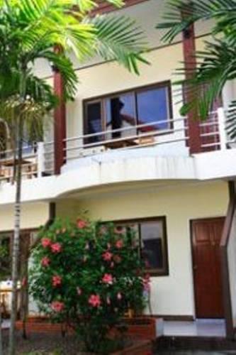 Club Coconut Resort