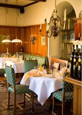 Отель Schlosshotel Obermayerhofen