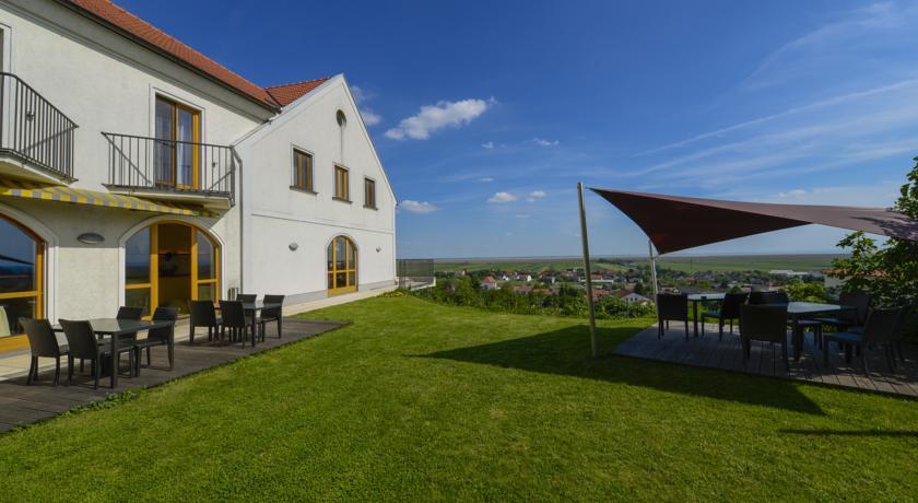 Гостевой дом Weingut & Pension zum Seeblick Familie Sattler