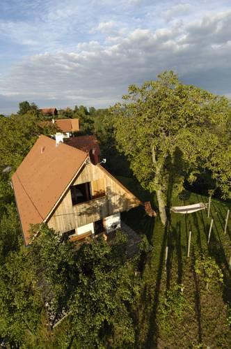 Апартаменты PURESLeben Winzerhaus Tunauberg