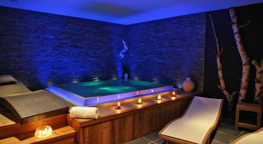 Отель Logis Hôtel et Spa les Clarines