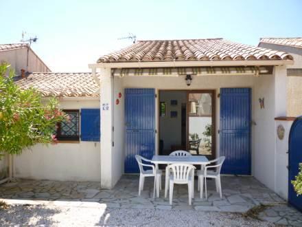 Апартаменты Holiday Home Les Cigalines Saint Cyprien